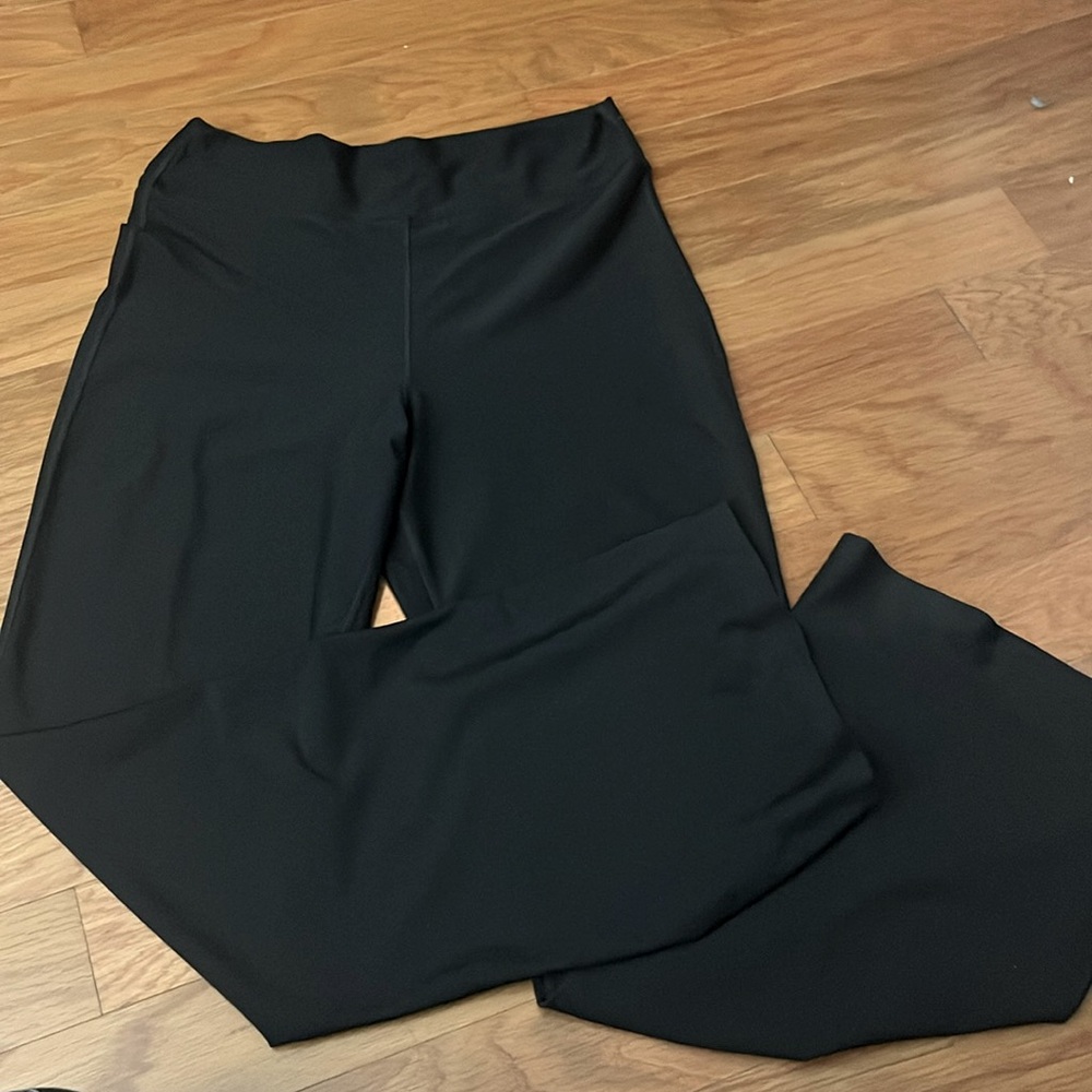Old Navy Active Wear: Black High waisted Flared Legging